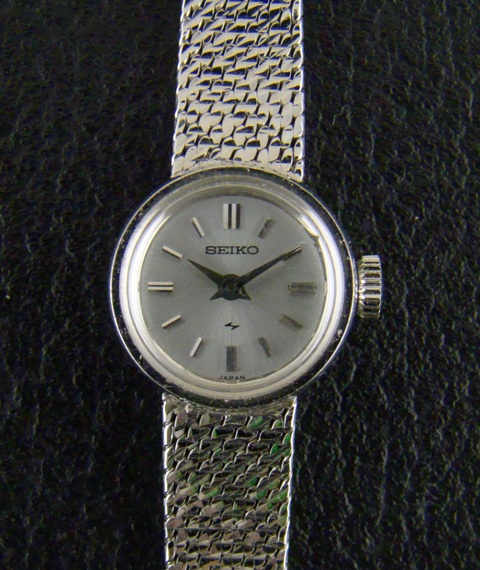 (image for) LIKE NEW 14K SOLID GOLD WINDIND LADY WATCH